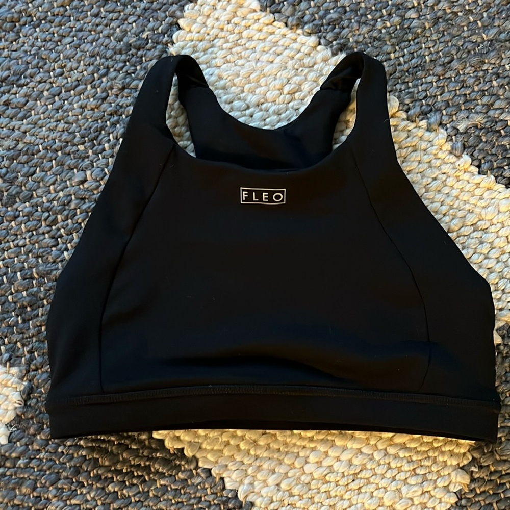 VEUC FLEO small 'INVICTUS' detail